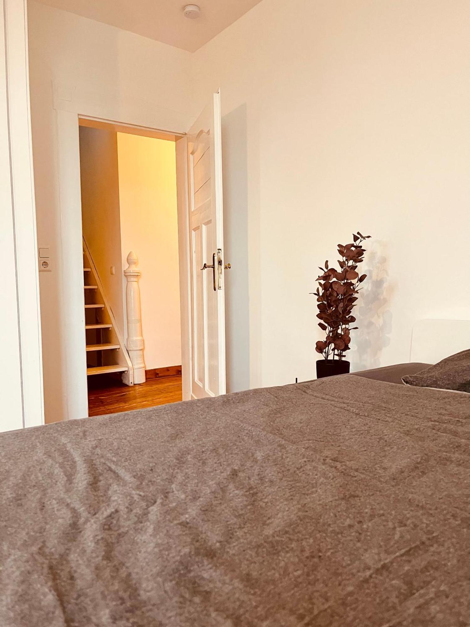 B E D & A G E D E S I G N -Extra Large- Wunderschoene Komplette Wohnung Mit Viel Platz & 4 Schlafzimmer B E D & A G E D E S I G N -Small- Wunderschoenes Zimmer Mit Bad Rechnungserstellung Fuer Geschaeftsreisende & Firmen Hünxe Eksteriør bilde